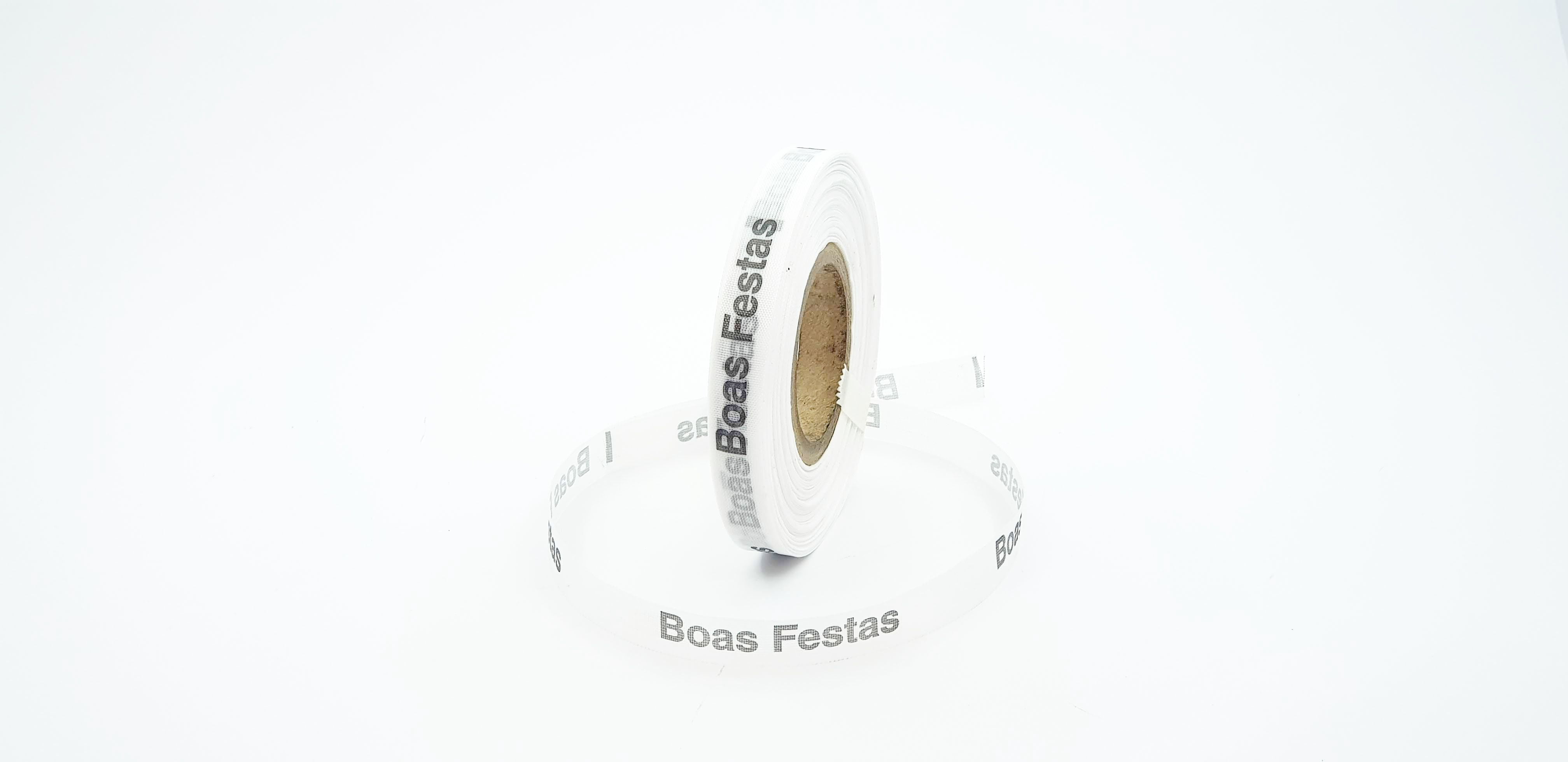 Boas Festas. 1000 Fitas Cortadas. Cor: Branco.