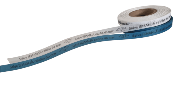 SALVE IEMANJÁ RAINHA DO MAR. 500 FITAS CORTADAS. CORES: AZUL TURQUESA E BRANCO.